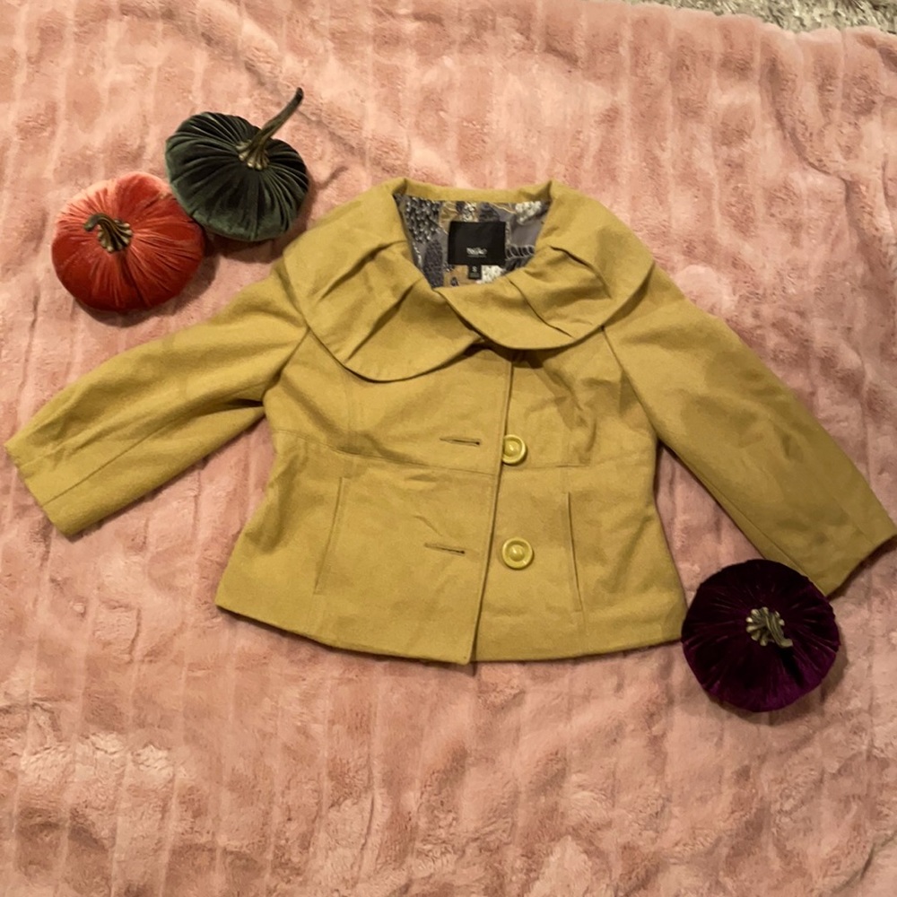 Very delightful cropped pea coat! Excellent condition